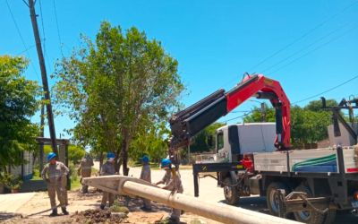 Trabajos para mejorar la red eléctrica en la zona rural de Colonia Elisa